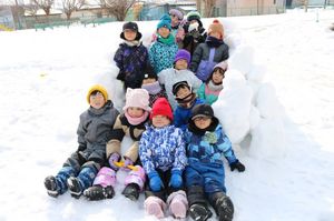 2026.2.16園庭で雪あそび1.JPG